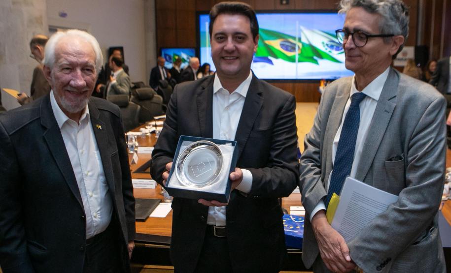 Governador recebe comitiva da União Europeia para fortalecer laços com o Paraná