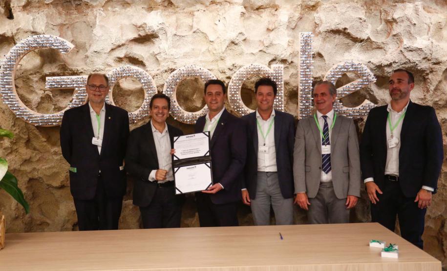 Ratinho Junior sela parceria com o Google para expandir uso de IA e sistemas de gestão