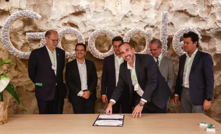 Ratinho Junior sela parceria com o Google para expandir uso de IA e sistemas de gestão