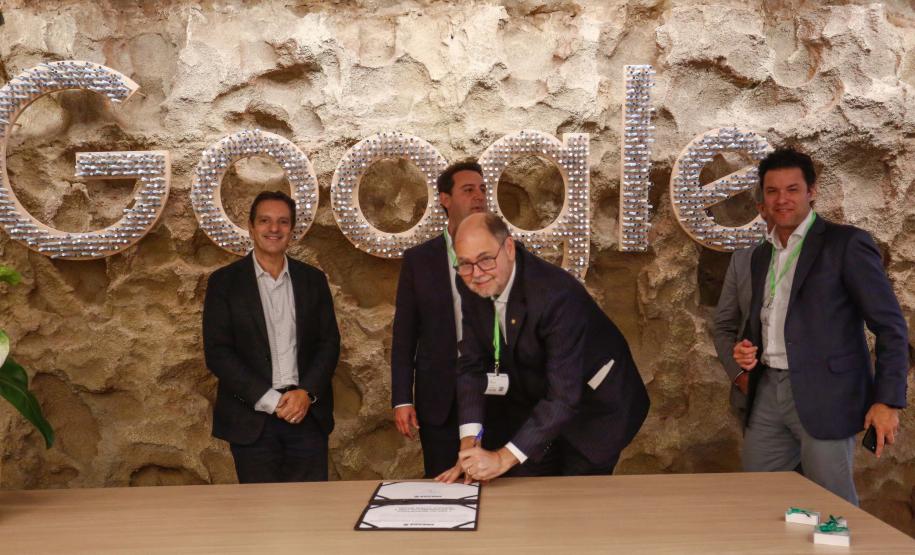 Ratinho Junior sela parceria com o Google para expandir uso de IA e sistemas de gestão