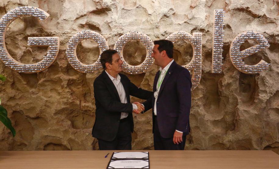 Ratinho Junior sela parceria com o Google para expandir uso de IA e sistemas de gestão