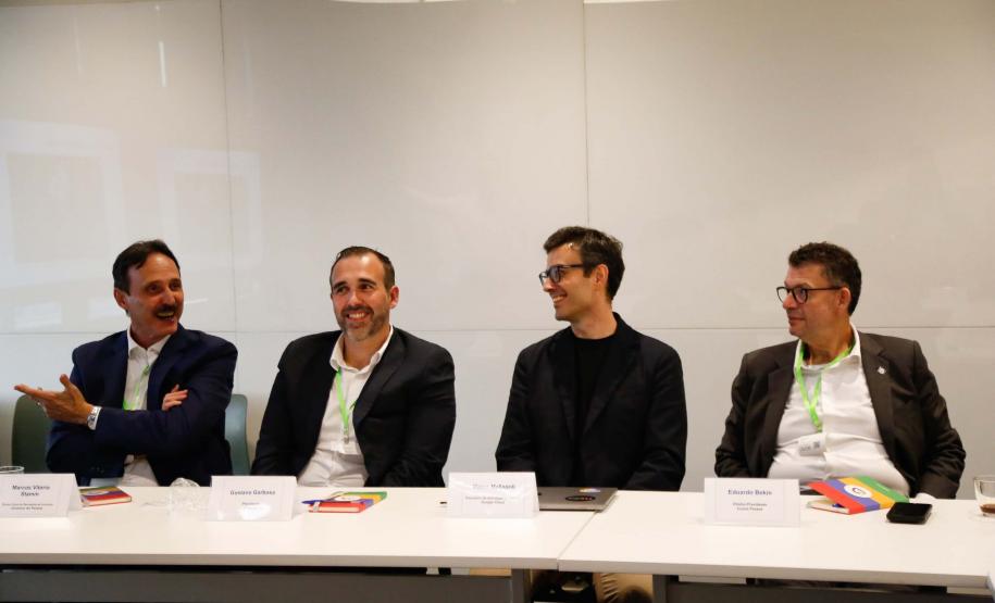 Ratinho Junior sela parceria com o Google para expandir uso de IA e sistemas de gestão