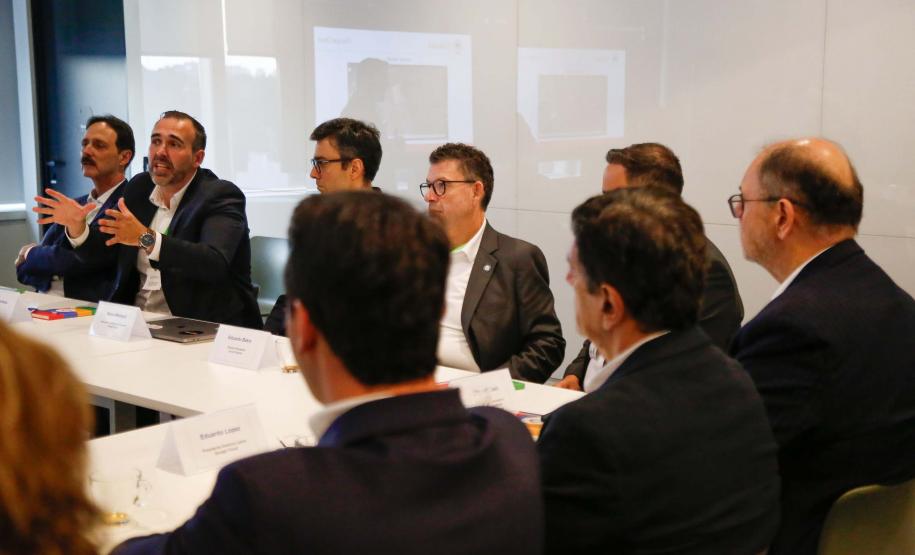 Ratinho Junior sela parceria com o Google para expandir uso de IA e sistemas de gestão