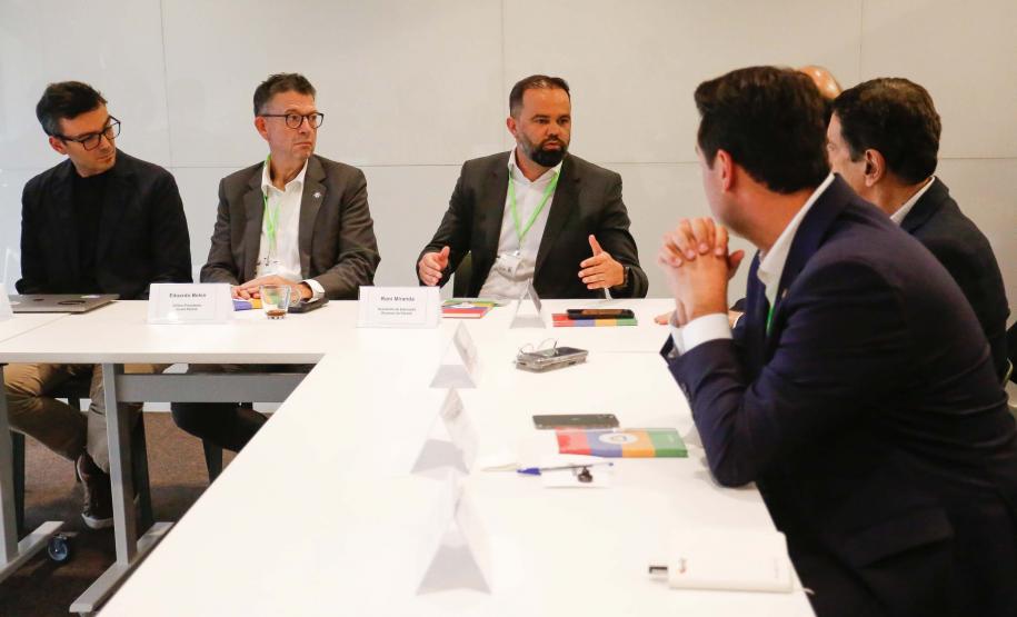 Ratinho Junior sela parceria com o Google para expandir uso de IA e sistemas de gestão