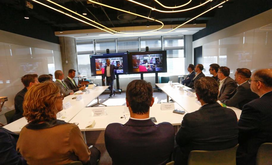 Ratinho Junior sela parceria com o Google para expandir uso de IA e sistemas de gestão