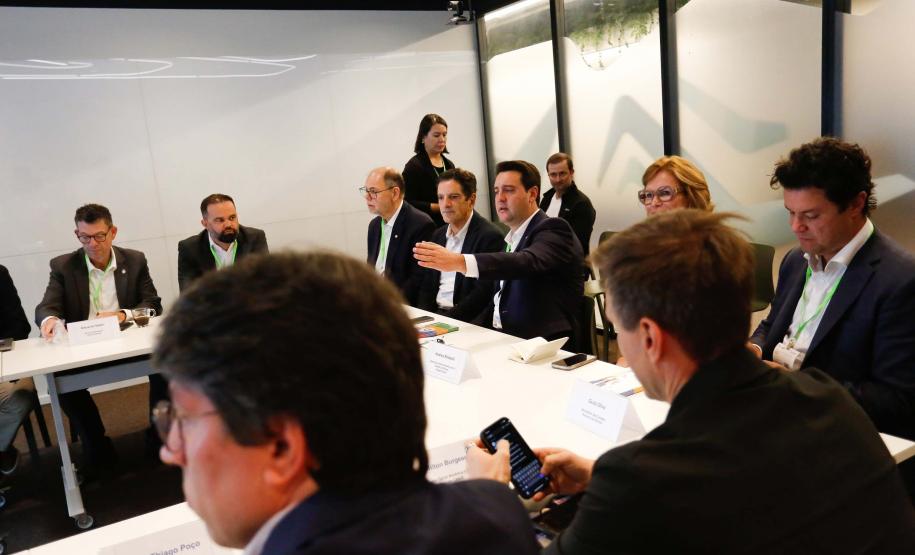 Ratinho Junior sela parceria com o Google para expandir uso de IA e sistemas de gestão