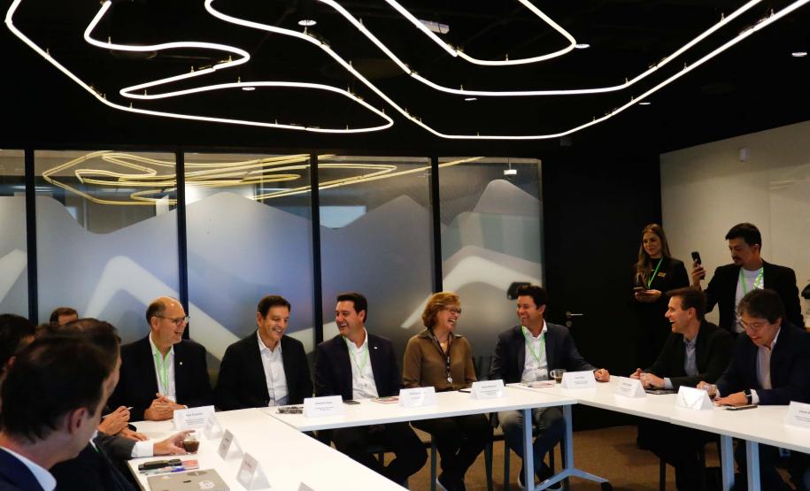 Ratinho Junior sela parceria com o Google para expandir uso de IA e sistemas de gestão