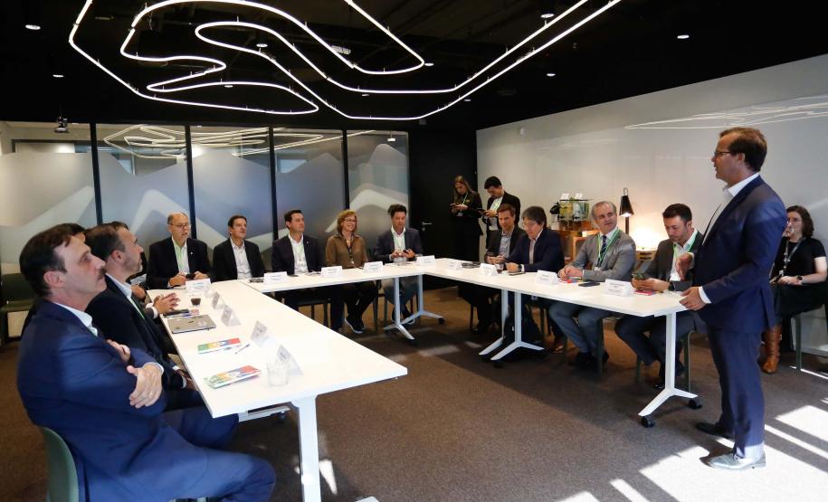 Ratinho Junior sela parceria com o Google para expandir uso de IA e sistemas de gestão