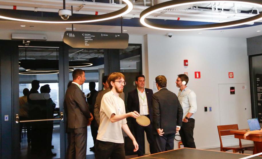 Ratinho Junior sela parceria com o Google para expandir uso de IA e sistemas de gestão