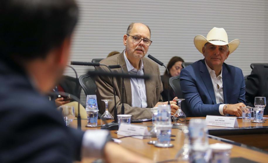 Piana recebe delegação mexicana de Chihuahua para debater parcerias com o Paraná