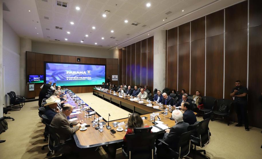 Piana recebe delegação mexicana de Chihuahua para debater parcerias com o Paraná