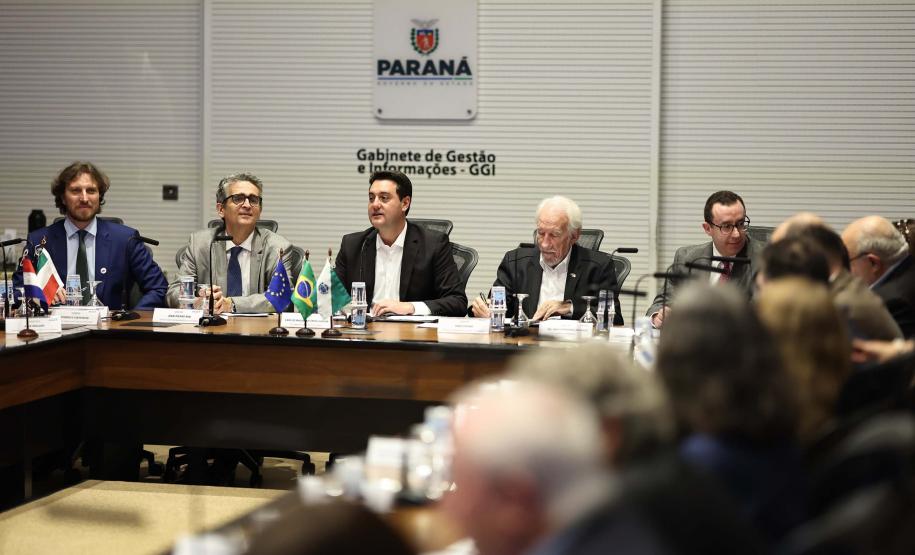 Governador recebe comitiva da União Europeia para fortalecer laços com o Paraná