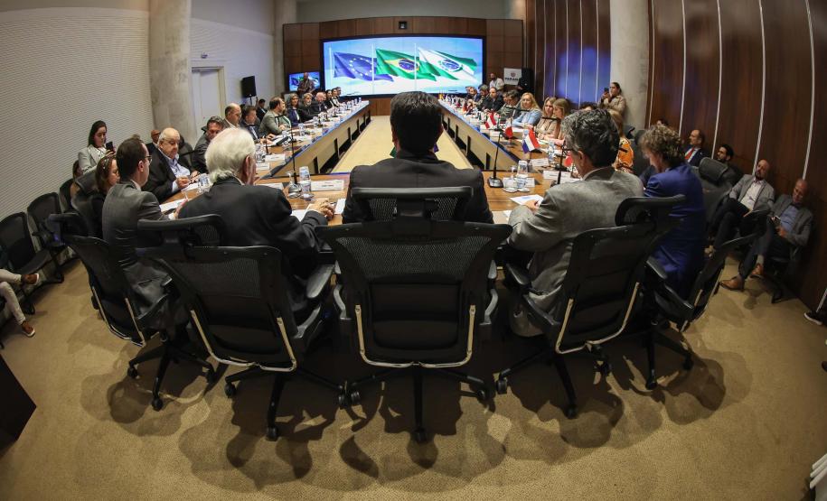 Governador recebe comitiva da União Europeia para fortalecer laços com o Paraná