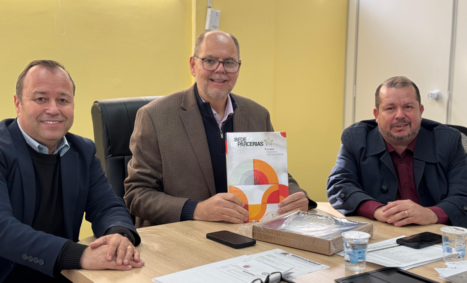 Secretario Alex Canziani recebe Prefeito de Mamborê Sebastião Martinez