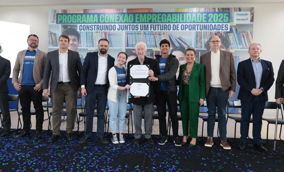 Estado aproxima escolas e empresas para criar 40 mil vagas de estágio em 2025