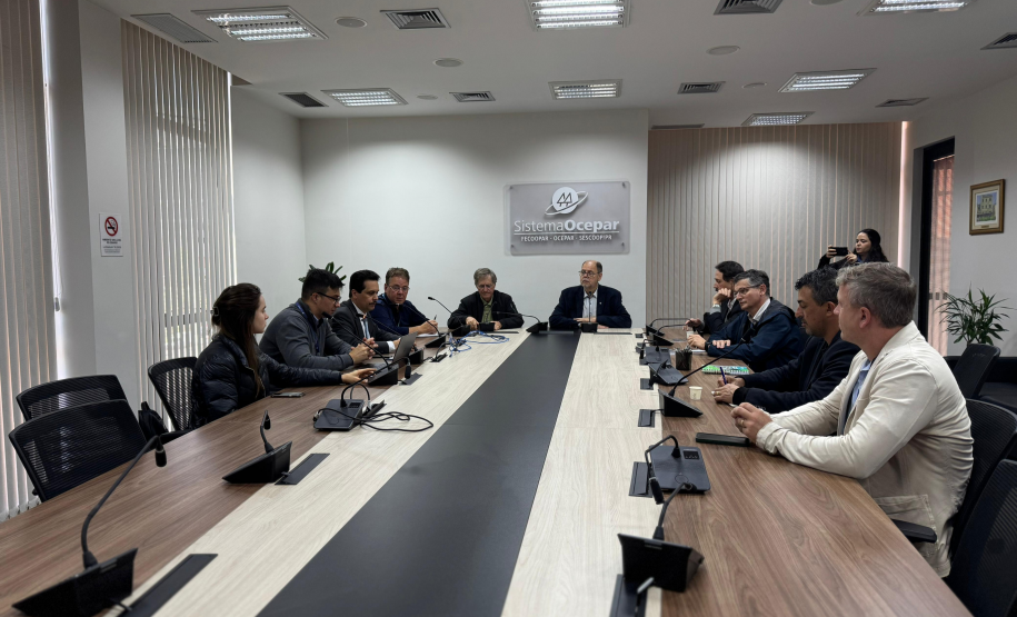 Secretário Alex Canziani se reúne com a Ocepar para fortalecer inovação no agro