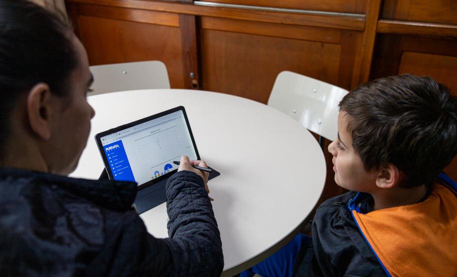 Com Fluência Paraná, Governo usa Inteligência Artificial para apoiar alfabetização de crianças