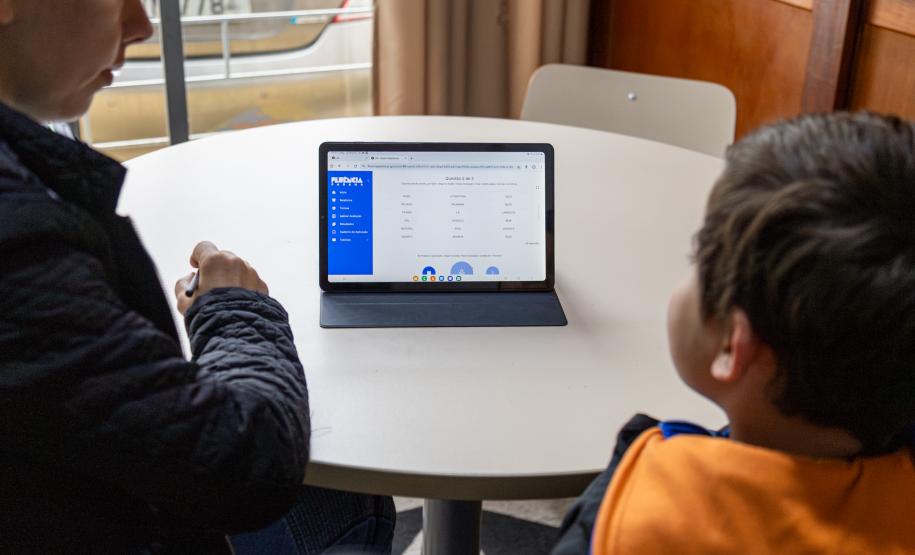 Com Fluência Paraná, Governo usa Inteligência Artificial para apoiar alfabetização de crianças