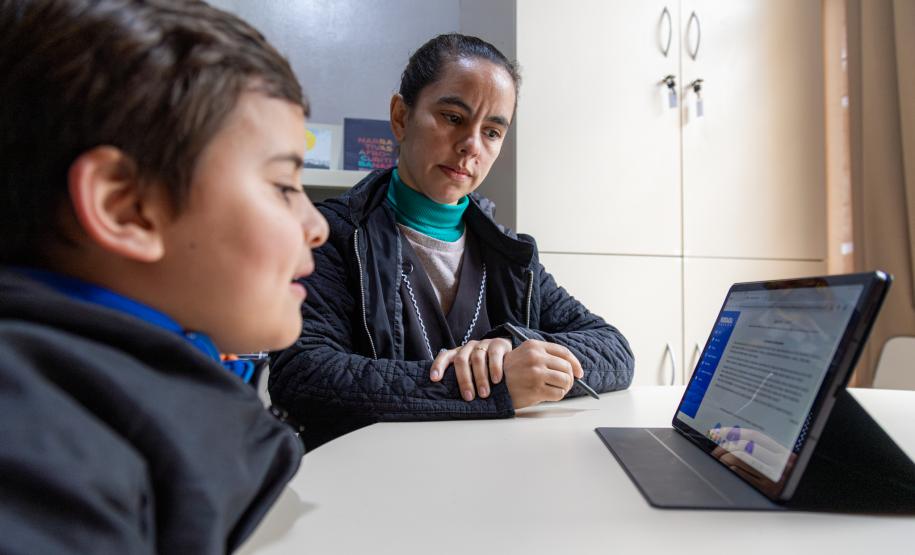 Com Fluência Paraná, Governo usa Inteligência Artificial para apoiar alfabetização de crianças