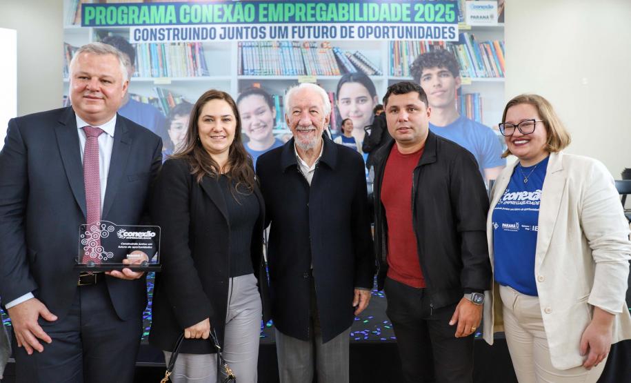 Estado aproxima escolas e empresas para criar 40 mil vagas de estágio em 2025