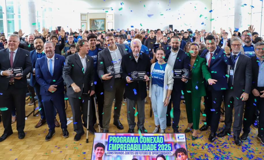 Estado aproxima escolas e empresas para criar 40 mil vagas de estágio em 2025