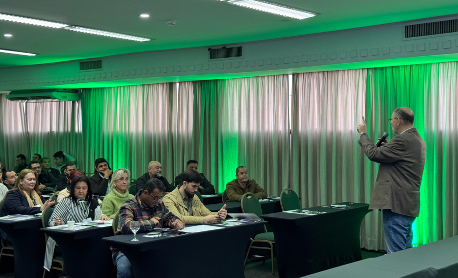 Secretário Alex Canziani participa da 4ª Marcha dos Legislativos Municipais, em Curitiba