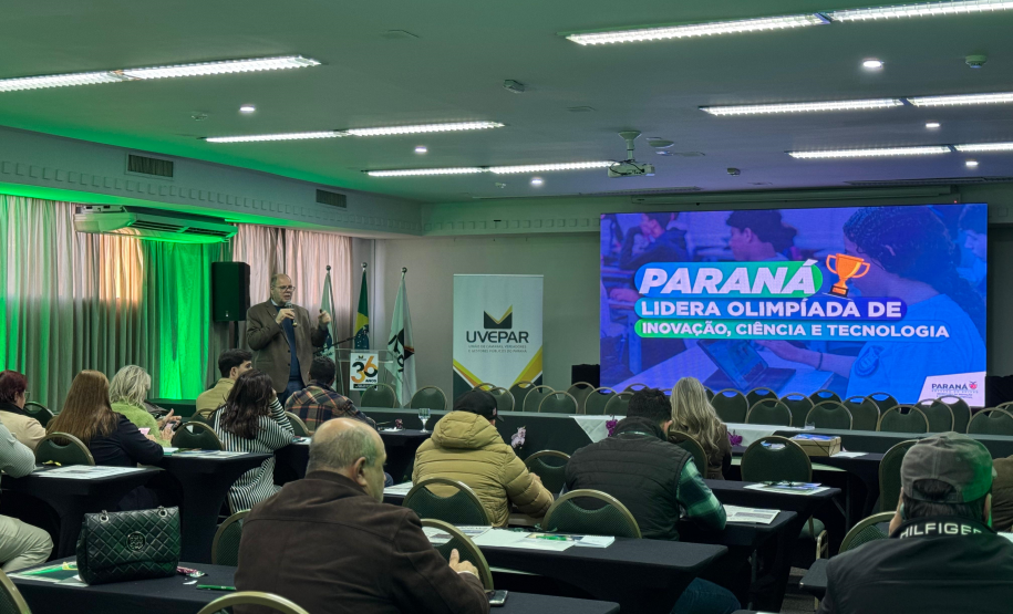 Secretário Alex Canziani participa da 4ª Marcha dos Legislativos Municipais, em Curitiba