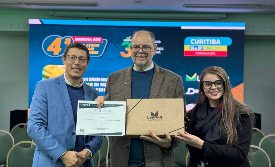 Secretário Alex Canziani participa da 4ª Marcha dos Legislativos Municipais, em Curitiba