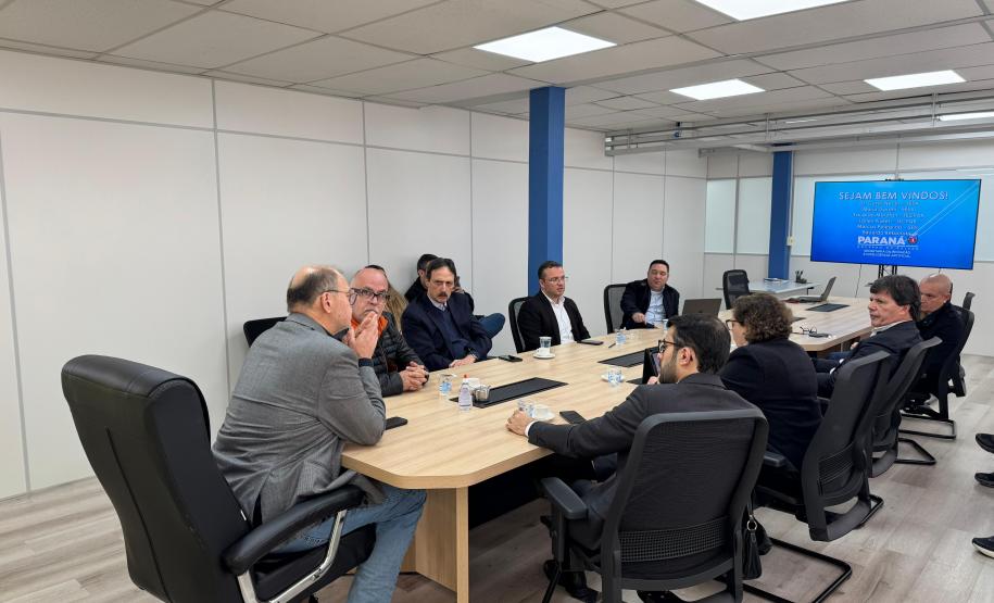 Secretario Alex Canziani se reúne com representantes da Sesa para falar sobre inovação na saúde pública