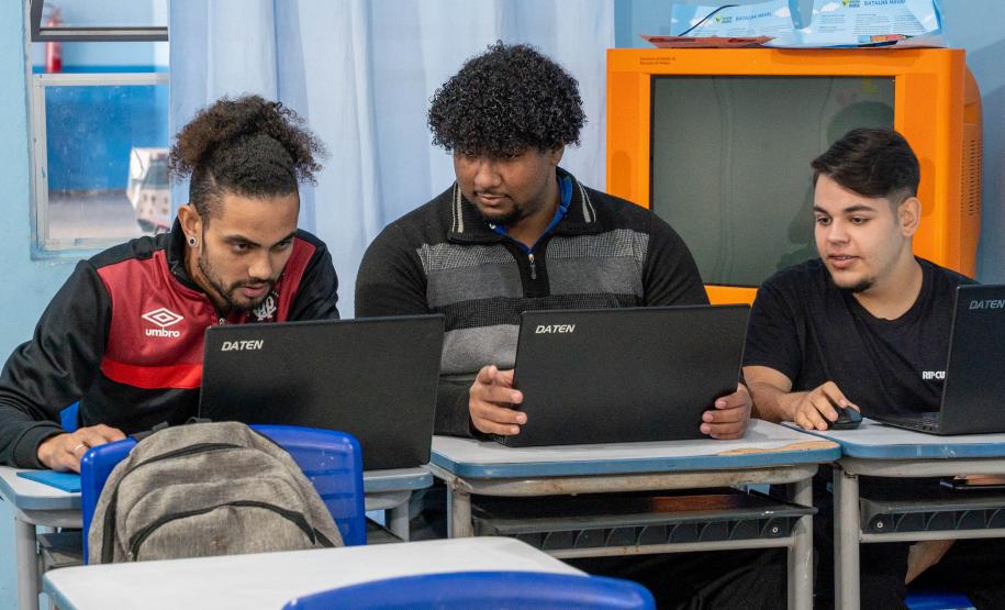 Travessia para o futuro: Talento Tech impulsiona carreira de jovens da Ilha das Peças