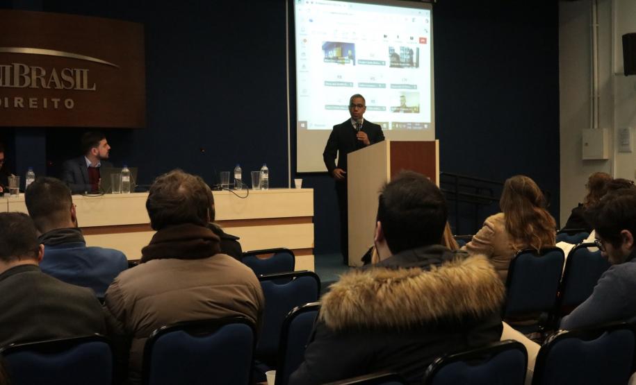 Durante o evento Inovação e Justiça com Perspectiva de Gênero, a Secretaria da Inovação e Inteligência Artificial (SEIA) em conjunto com a Secretaria de Ciência, Tecnologia e Ensino Superior (Seti), Fundação Araucária e Instituto Paranaense de Direito Administrativo (IPDA), promoveram a 3ª edição da revista Inovação, Inteligência Artificial e Gestão Pública.