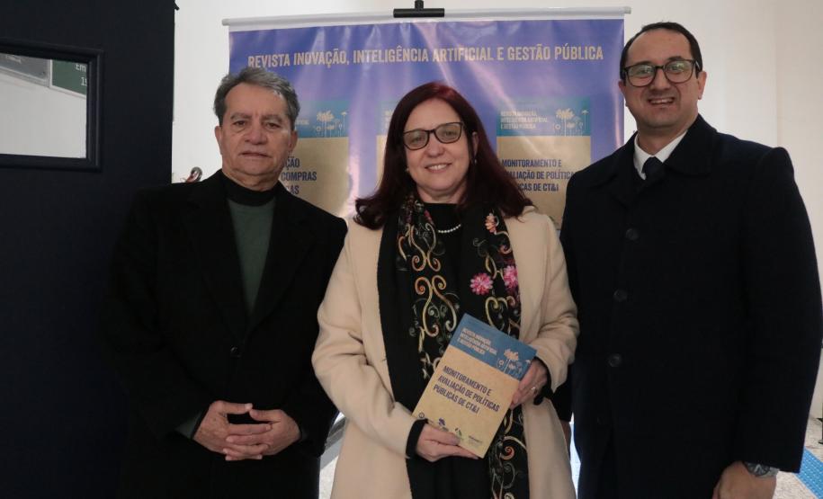 Durante o evento Inovação e Justiça com Perspectiva de Gênero, a Secretaria da Inovação e Inteligência Artificial (SEIA) em conjunto com a Secretaria de Ciência, Tecnologia e Ensino Superior (Seti), Fundação Araucária e Instituto Paranaense de Direito Administrativo (IPDA), promoveram a 3ª edição da revista Inovação, Inteligência Artificial e Gestão Pública.