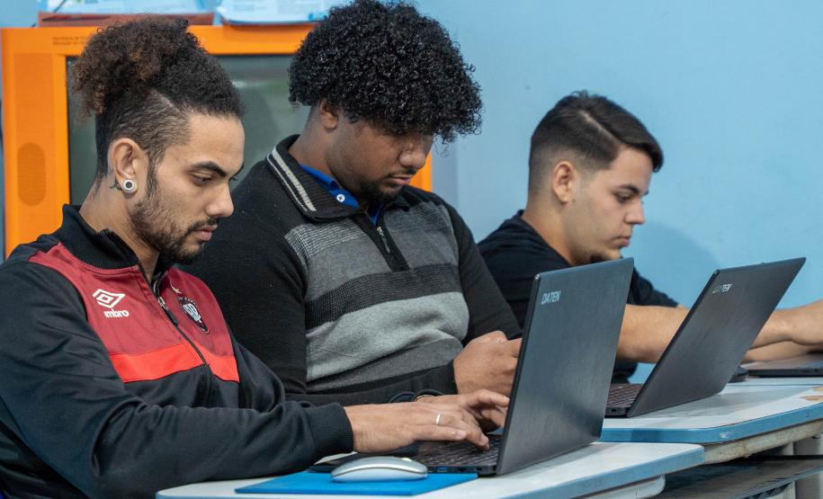 Travessia para o futuro: Talento Tech impulsiona carreira de jovens da Ilha das Peças