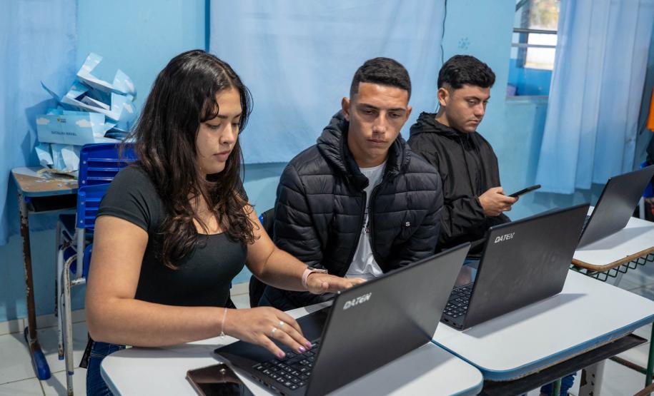 Travessia para o futuro: Talento Tech impulsiona carreira de jovens da Ilha das Peças