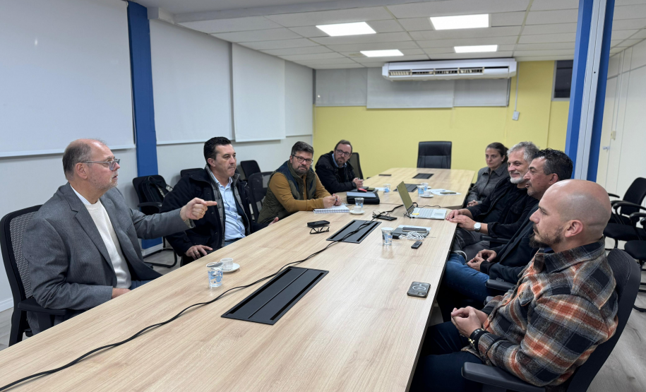 Secretário Alex Canziani recebe prefeito de Morretes na SEIA