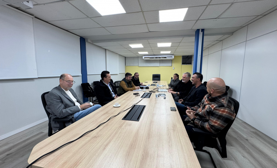 Secretário Alex Canziani recebe prefeito de Morretes na SEIA