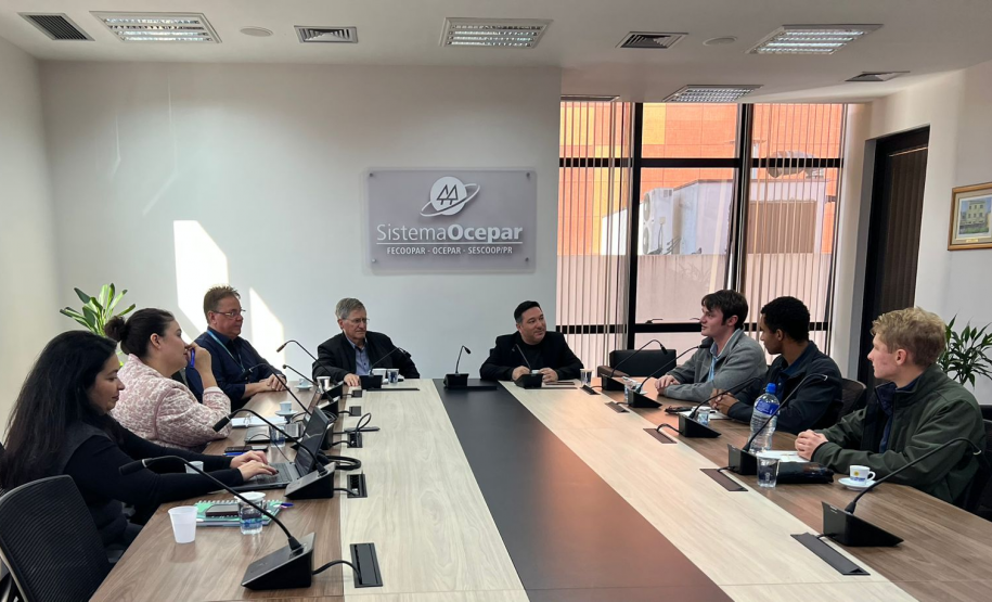 Estudantes do Programa Summer Fellow visitam o Sistema Ocepar e dialogam sobre inovação e cooperativismo no Paraná