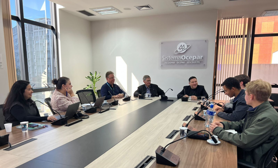 Estudantes do Programa Summer Fellow visitam o Sistema Ocepar e dialogam sobre inovação e cooperativismo no Paraná