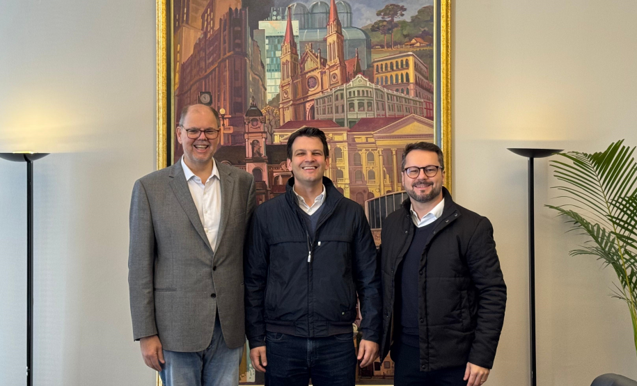 Secretário Alex Caziani de reúne com o prefeito de Curitiba Eduardo Pimentel