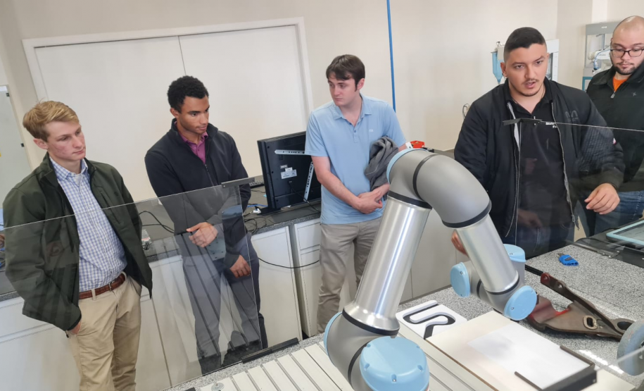 Summer Fellows conhecem o ecossistema de inovação de Londrina em visita técnica