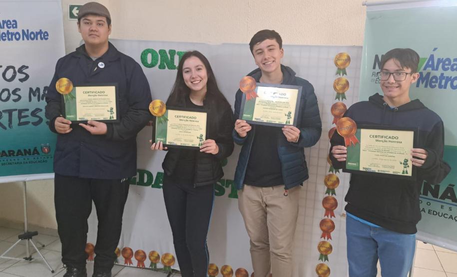 Duas alunas da rede estadual conquistam medalha de ouro na Olimpíada Nacional de IA