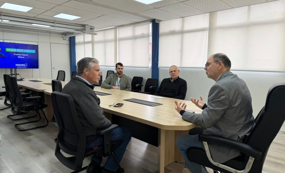 Secretário Alex Canziani recebe na Seia o prefeito de Jaguapitã