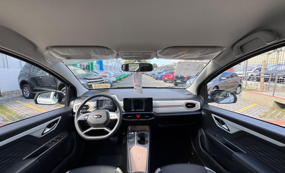 SEIA entrega carros elétricos para três municípios do Paraná