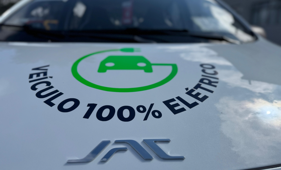SEIA entrega carros elétricos para três municípios do Paraná