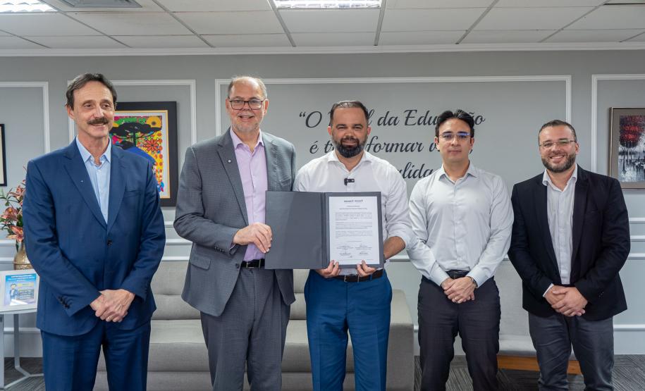 Paraná Global: Estado vai fortalecer inglês de alunos da rede estadual para o mercado