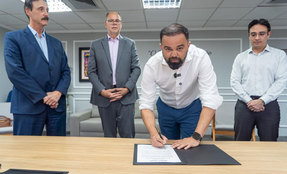 Paraná Global: Estado vai fortalecer inglês de alunos da rede estadual para o mercado