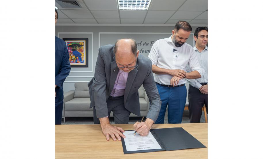 Paraná Global: Estado vai fortalecer inglês de alunos da rede estadual para o mercado