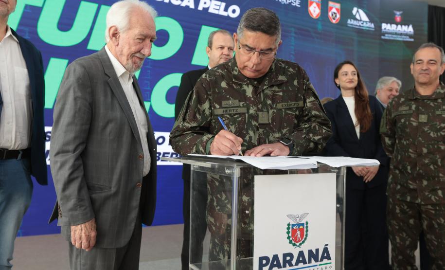 Paraná firma parceria com Exército para pesquisas com IA e cibersegurança