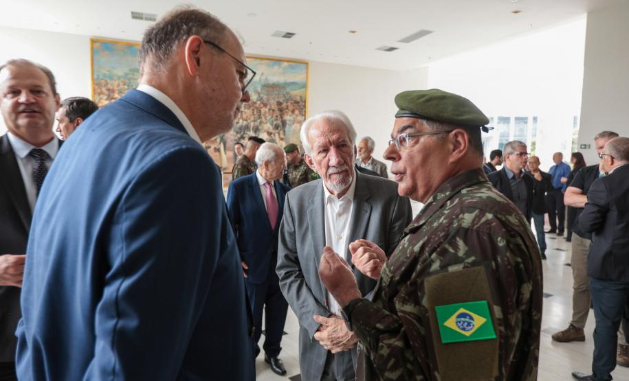 Paraná firma parceria com Exército para pesquisas com IA e cibersegurança