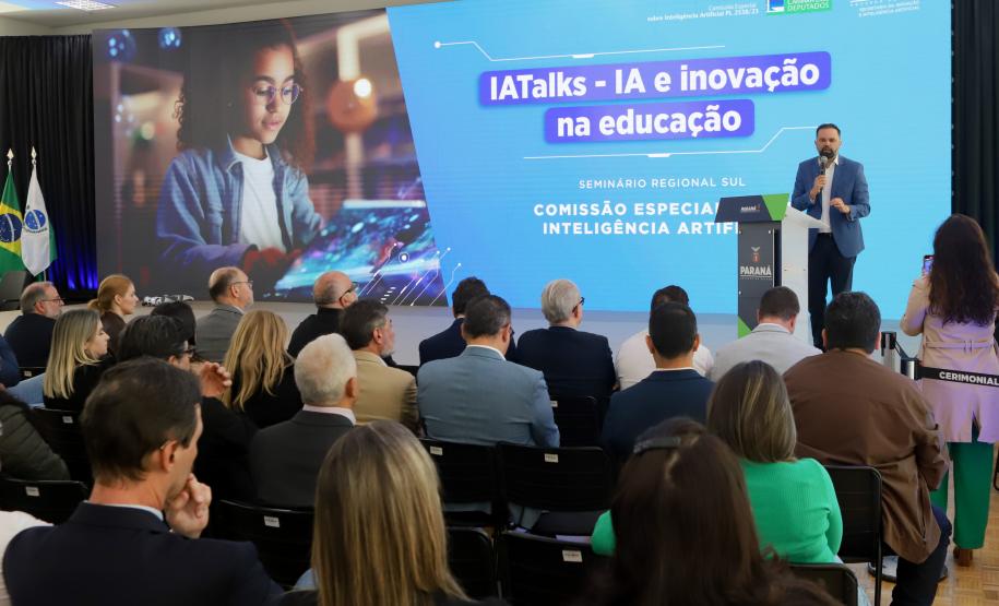 Com apoio do Estado, seminário em Curitiba debate Inteligência Artificial na educação